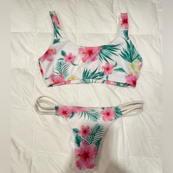 Bikini - Picture 3 of 3